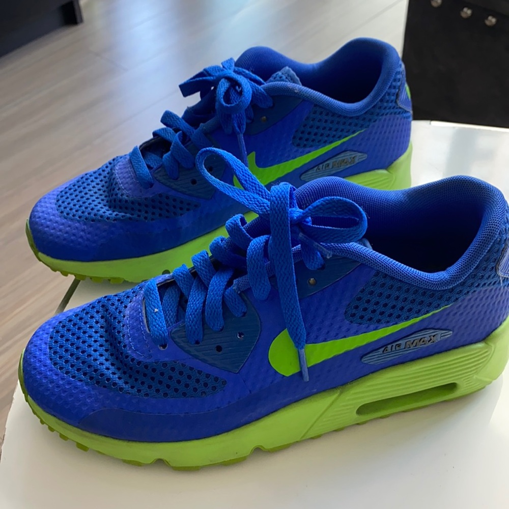 Nike air size 38 eur or size 7 w